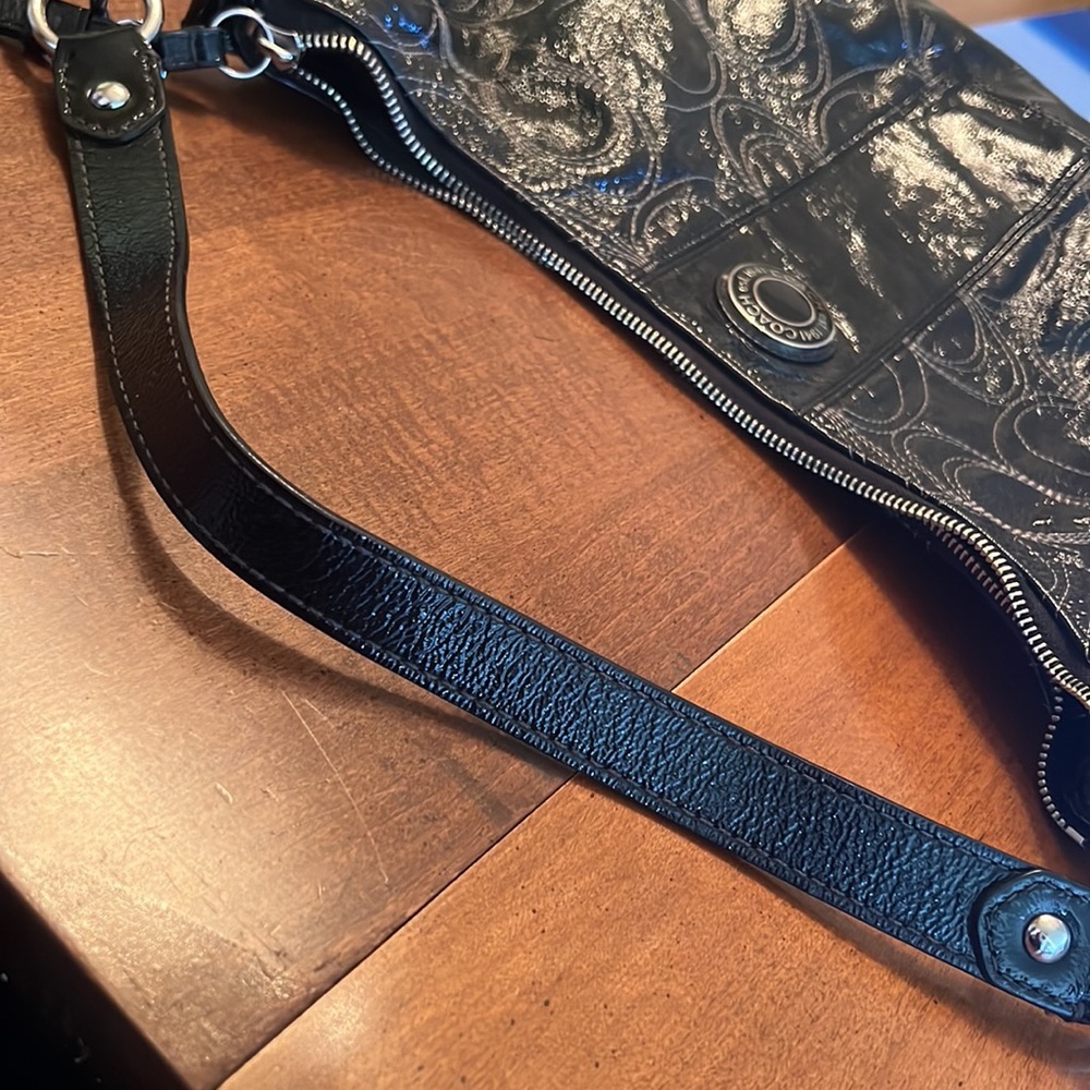 Coach, black patent leather bag - Picture 3 of 5